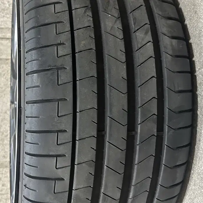 Pirelli P-zero 피렐리 피제로 20인치 올시즌 타이어 한대분