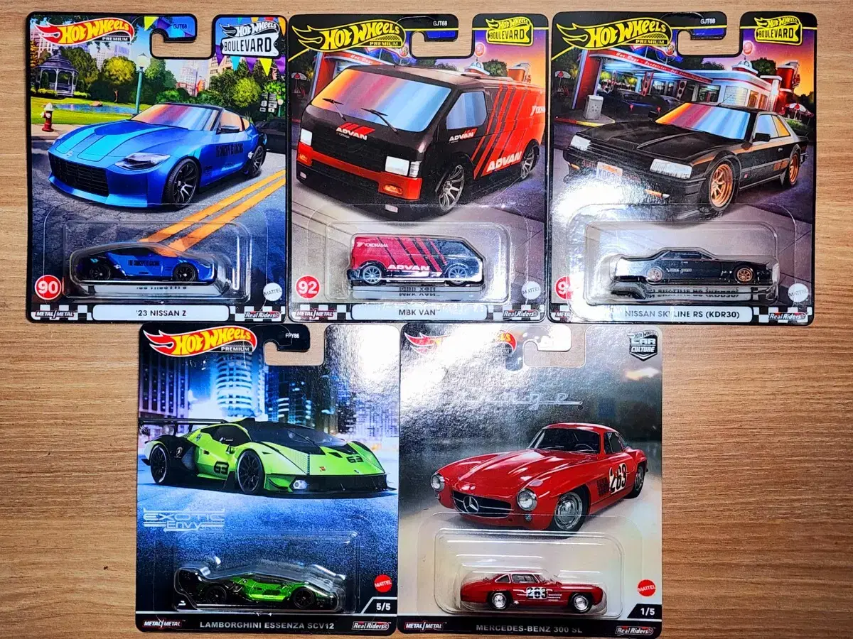 Set of 5 1:64 diecast Hot Wheels Realiders