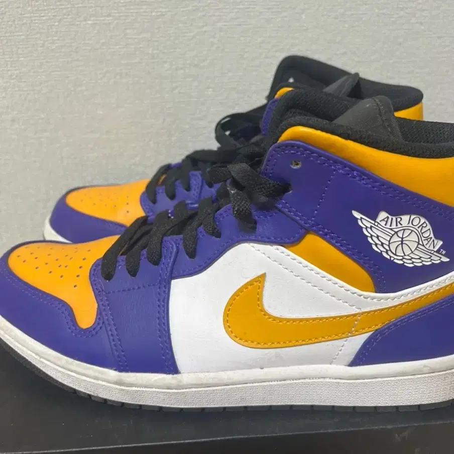 Jordan 1 Mid Dark Concord Taxi