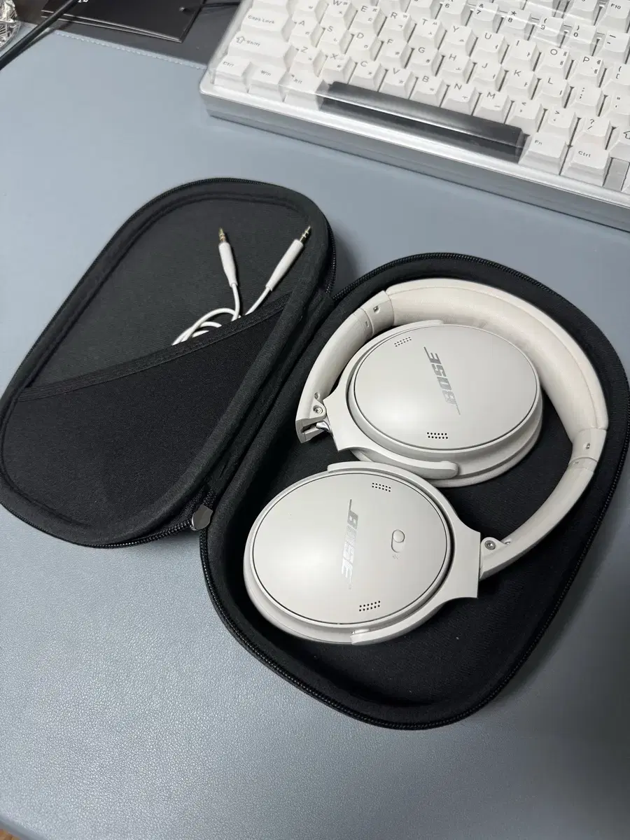 bose qc 45 팝니다.