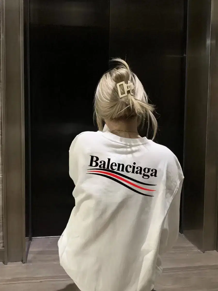 Balenciaga발렌시아가 화이트 콜라 웨이브 두꺼운 맨투맨