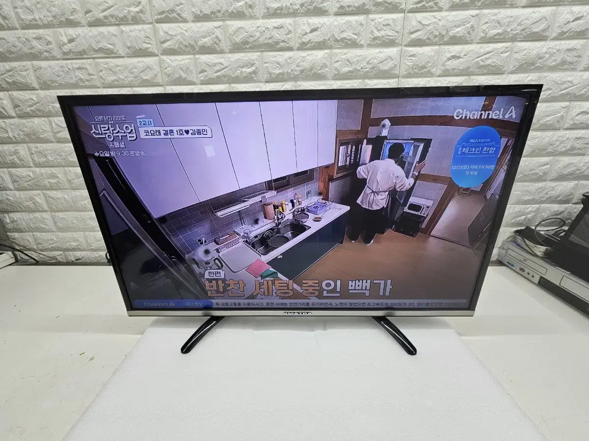 32인치 LED TV 입니다