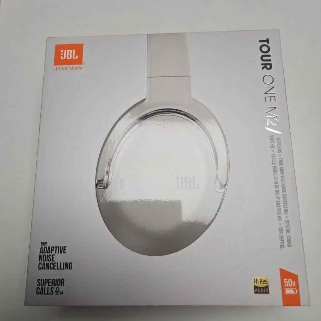 JBL TOUR ONE M2 샴페인 색상 판매합니다.