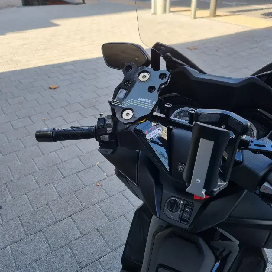 혼다 포르자350cc 23년식 2만키로 판매합니다.