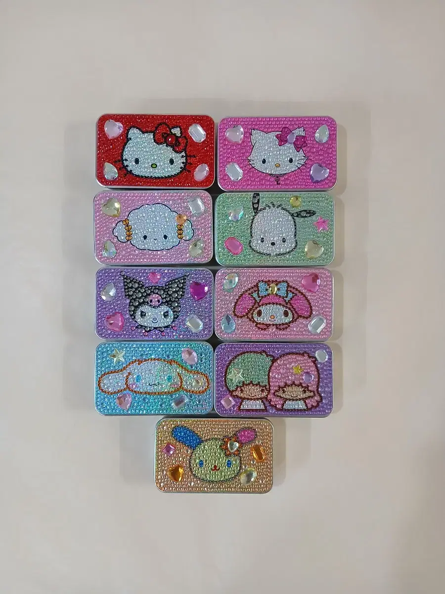 (Genuine) Sanrio Bling Tin Case Hello Kitty Chamikitty Pochaco Cinnamon Roll, etc.