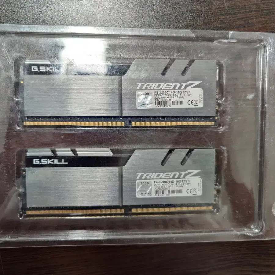 지스킬 Trident Z DDR4 3200 CL14 14 14 34 16