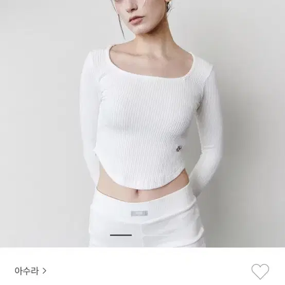 <새상품>아수라 스퀘어 크롭 티셔츠 판매합ㅂ니다 아이보리컬러