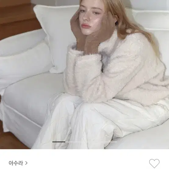 <새상품>아수라 털 장갑 연베이지 컬러 판매합니다 뒤에실사가 베이지에요