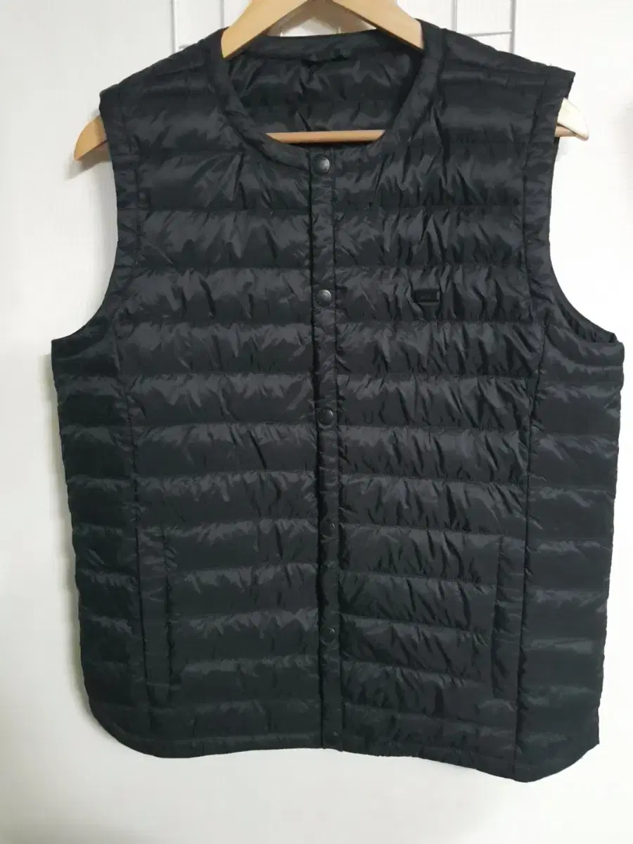 100% LeCarpe Padded Vest