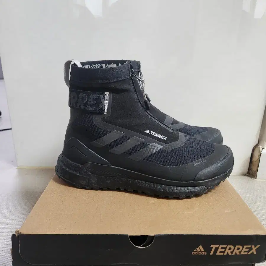 (265) 아디다스 Terrex Free Hiker C. Rdy