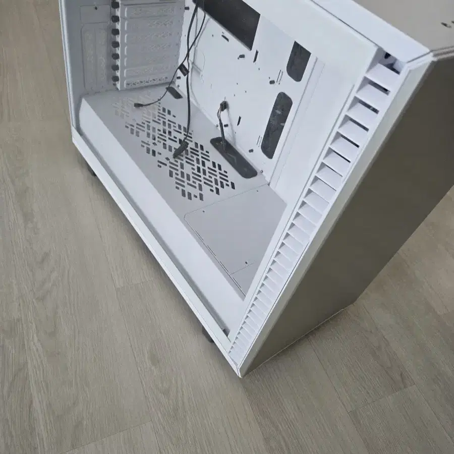 Fractal Design Define 7 Clear 강화유리 white