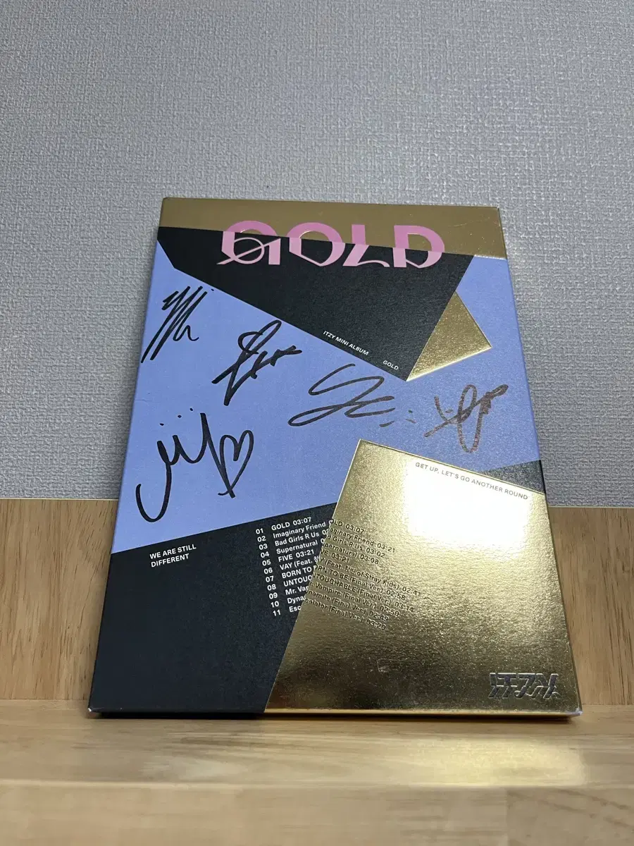 있지 ITZY GOLD / 비매 전멤버 싸인 CD