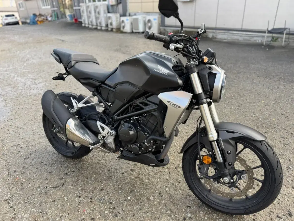 혼다 cb300r 19년형 abs 짧은키로수 판매합니다