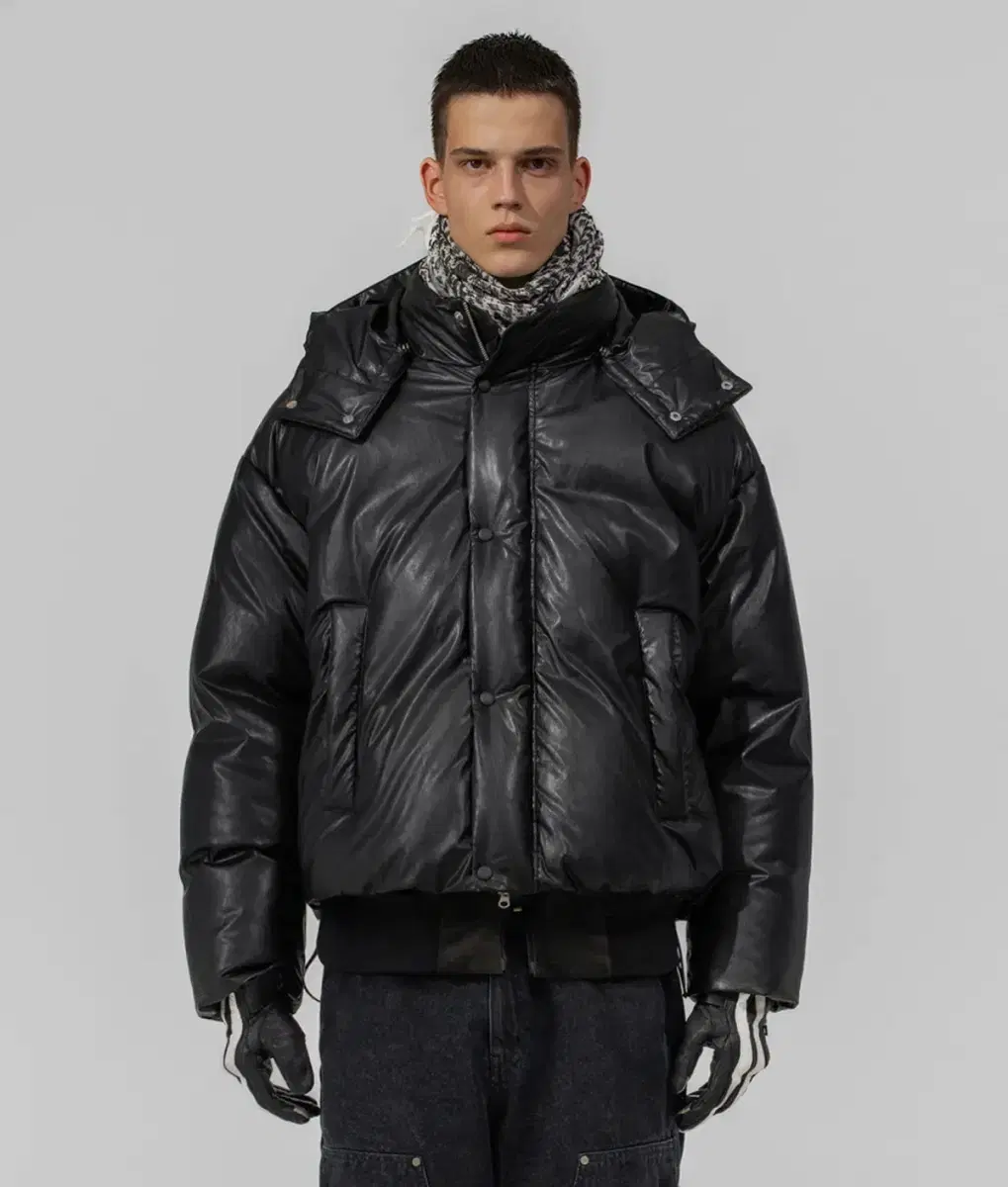 XL Discontinued VIVA STUDIO SHORT BIG PUFFER [BLACK]