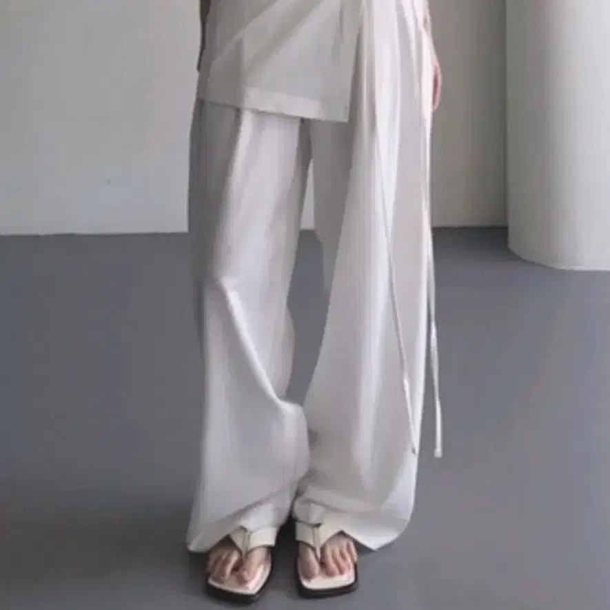 아델리오 wearable wrap set pants white