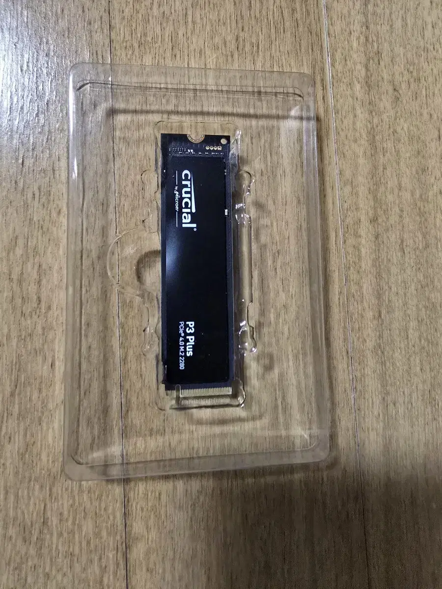 마이크론 Crucial P3 plus M.2 NVMe 1TB 팝니다.