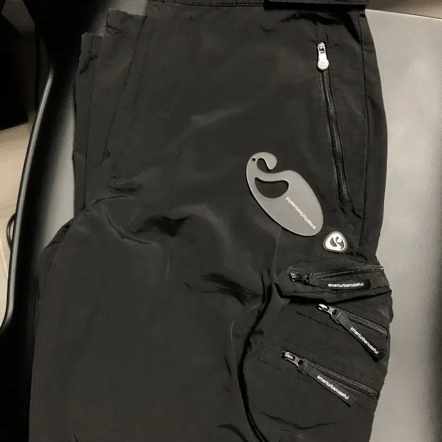 스마트어반유즈풀 circle pocket pants - Black