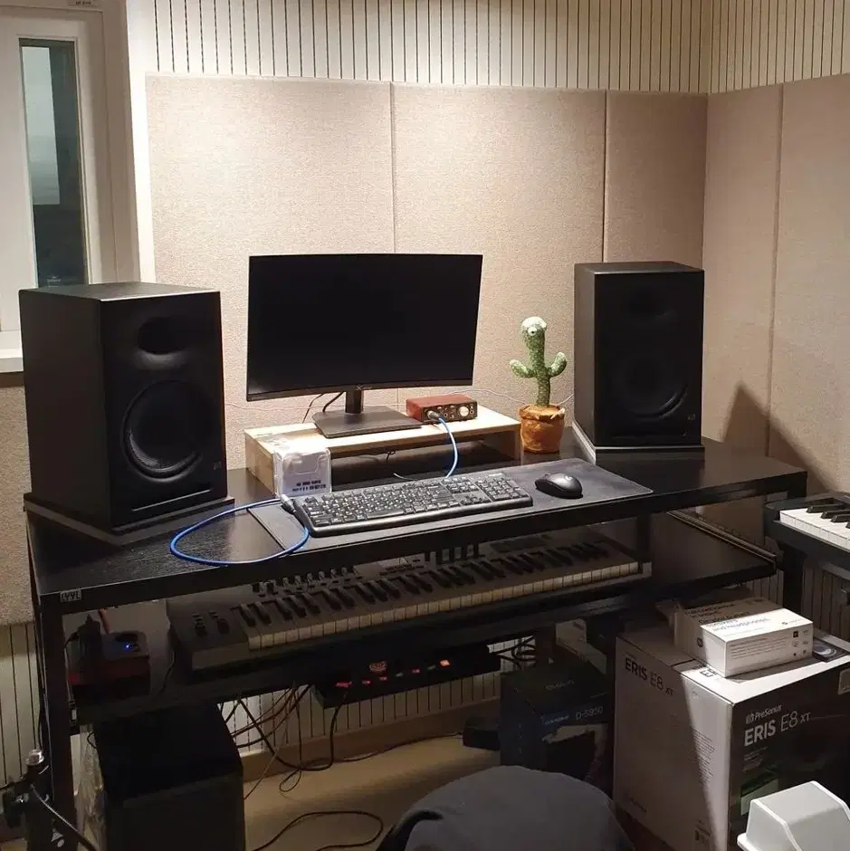 프리소너스 PRESONUS E8 XT 8인치 스피커 판매합니다.