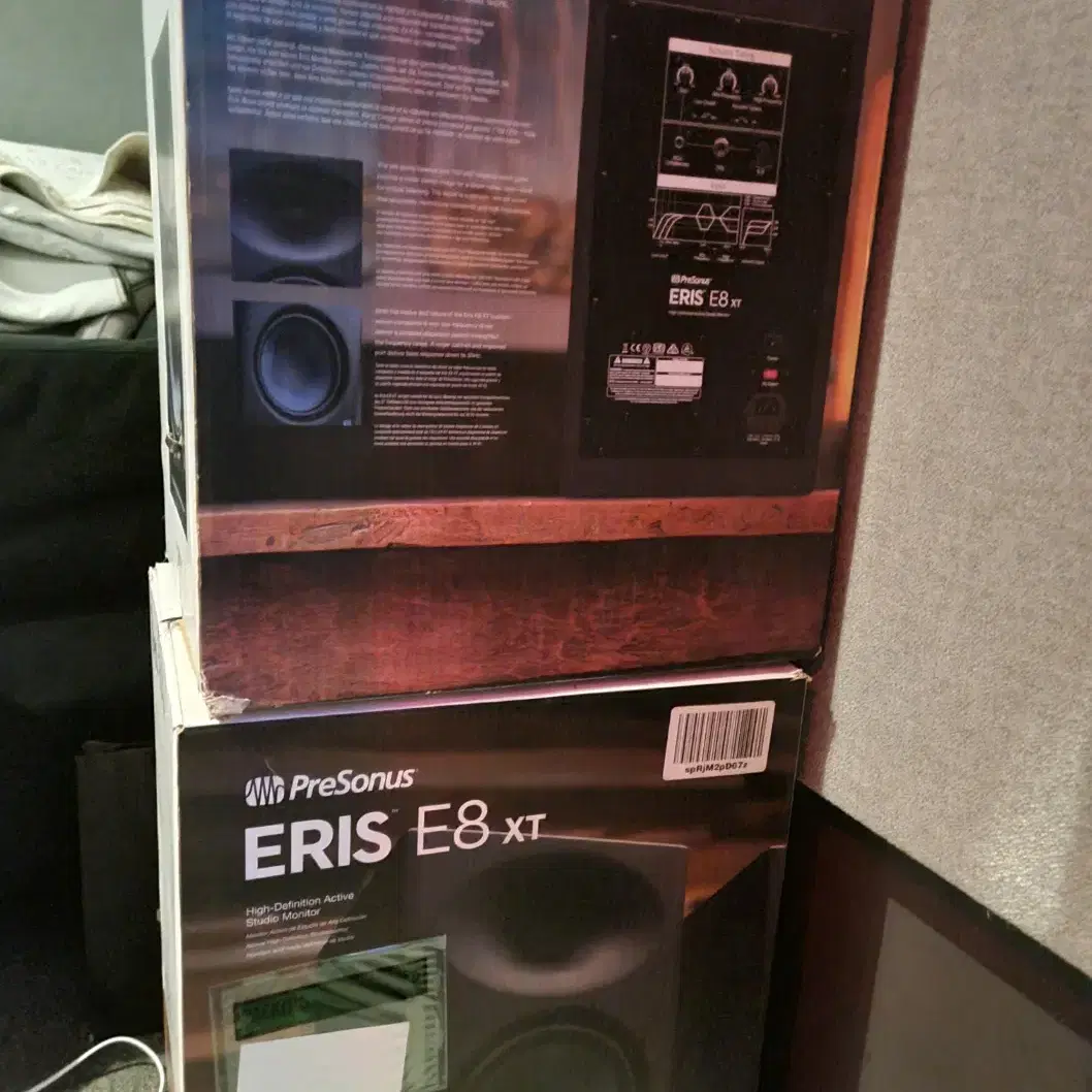 프리소너스 PRESONUS E8 XT 8인치 스피커 판매합니다.