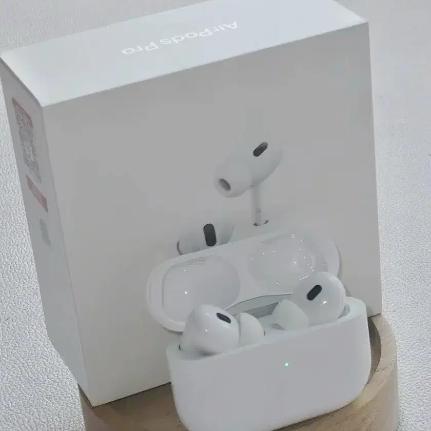 APPLE AIRPODS PRO 애플의 2세대 인이어 노이즈 감소 이어폰