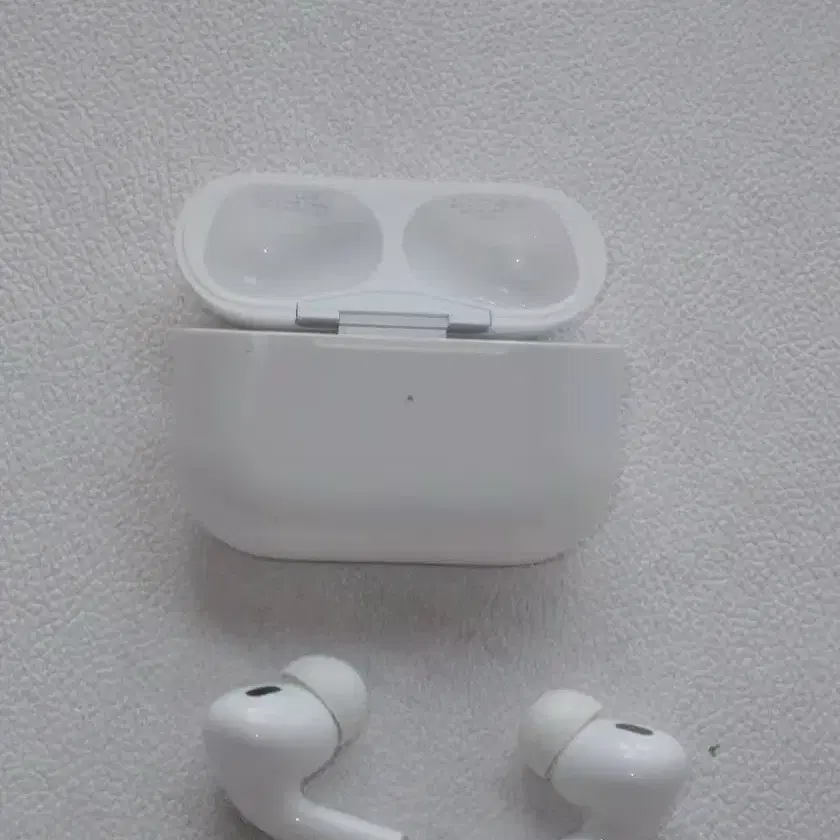 APPLE AIRPODS PRO 애플의 2세대 인이어 노이즈 감소 이어폰