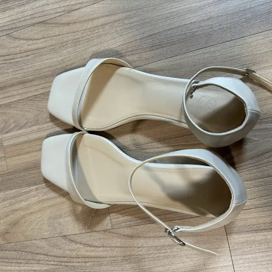 sie 시에 anna line sandal  240 애쉬베이지