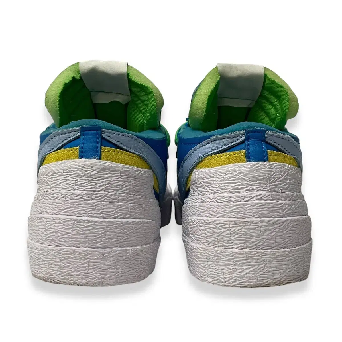 NIKE KAWS SACAI BLAZER LOW.상태좋은 중고제품 팝니다