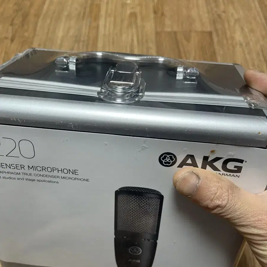 미사용 새상품] AKG P220 마이크 팝니다