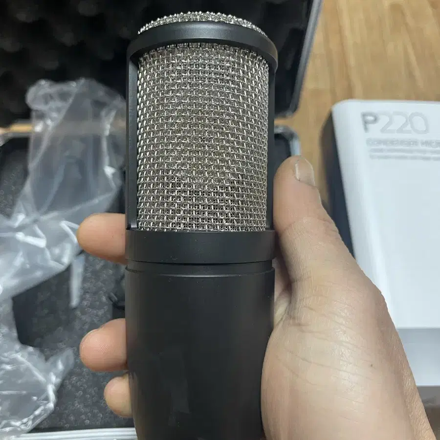 미사용 새상품] AKG P220 마이크 팝니다