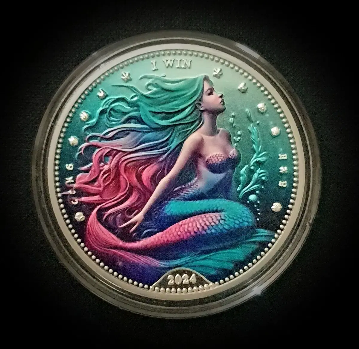 One blue jewel medal of the mermaid, a collectible for a gift, will be given away.