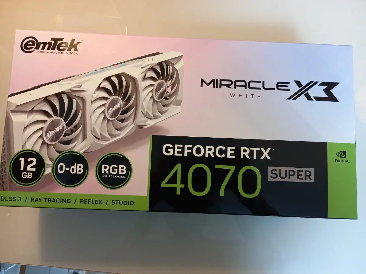 이엠텍 rtx4070 super 단순개봉 팝니다.