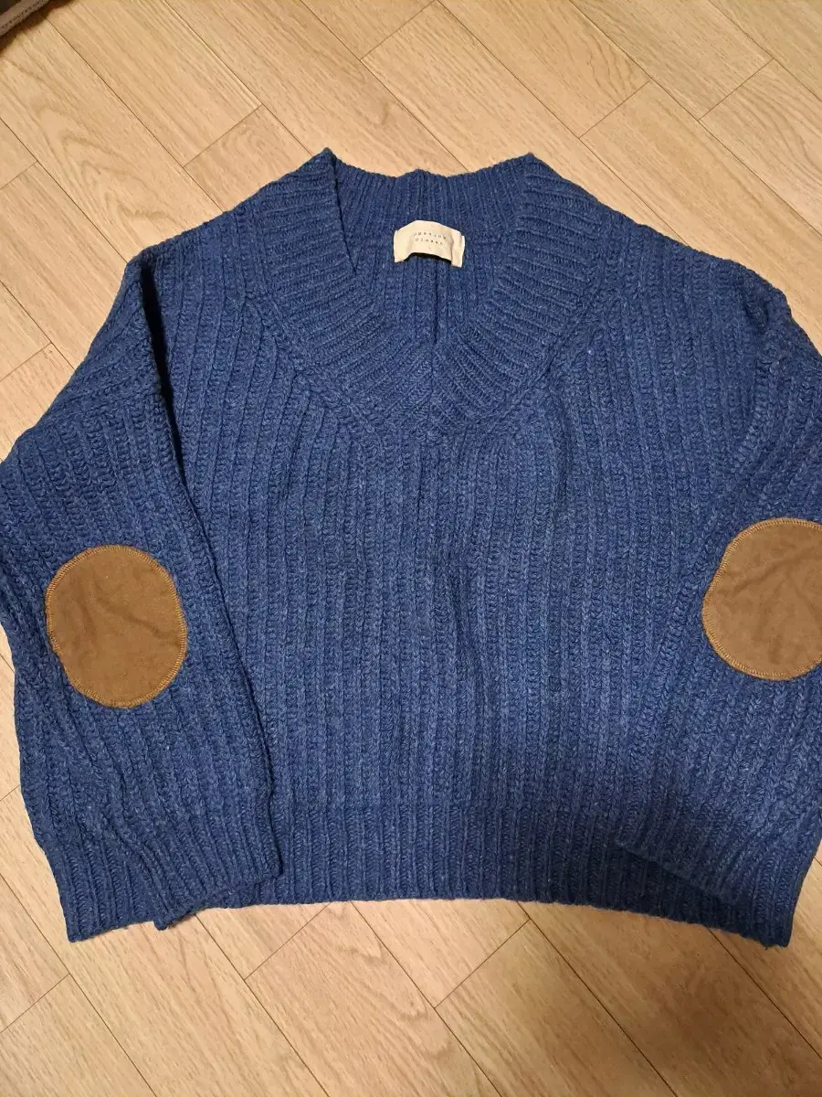 Unworn) Knit V-neck sweater 88-99