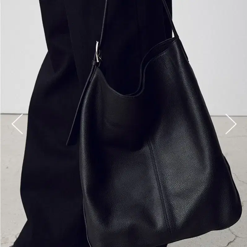 토니웩 Full-Grain Leather Tote Bag