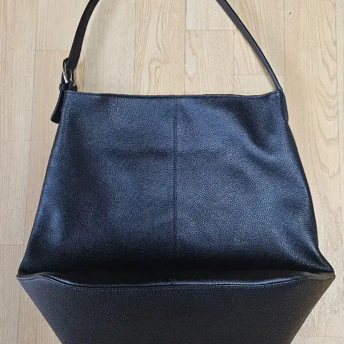 토니웩 Full-Grain Leather Tote Bag