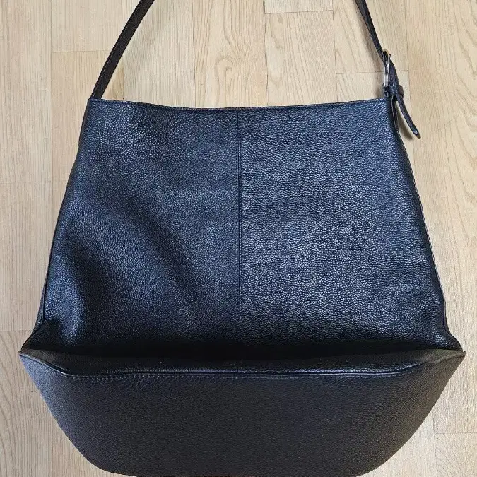 토니웩 Full-Grain Leather Tote Bag