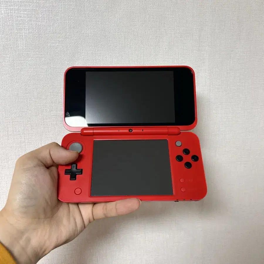 닌텐도 2DS XL 몬스터볼에디션(알파사파이어,vc금, 포켓몬뱅크) 내장