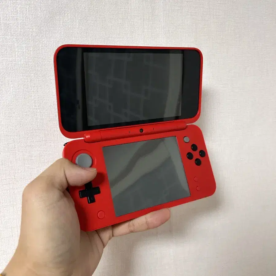 닌텐도 2DS XL 몬스터볼에디션(알파사파이어,vc금, 포켓몬뱅크) 내장