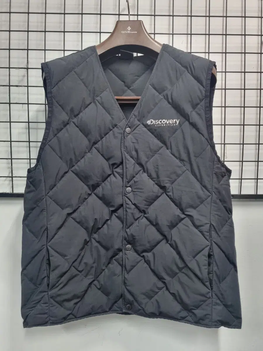 105XL Discovery V-Neck Padded Vest.