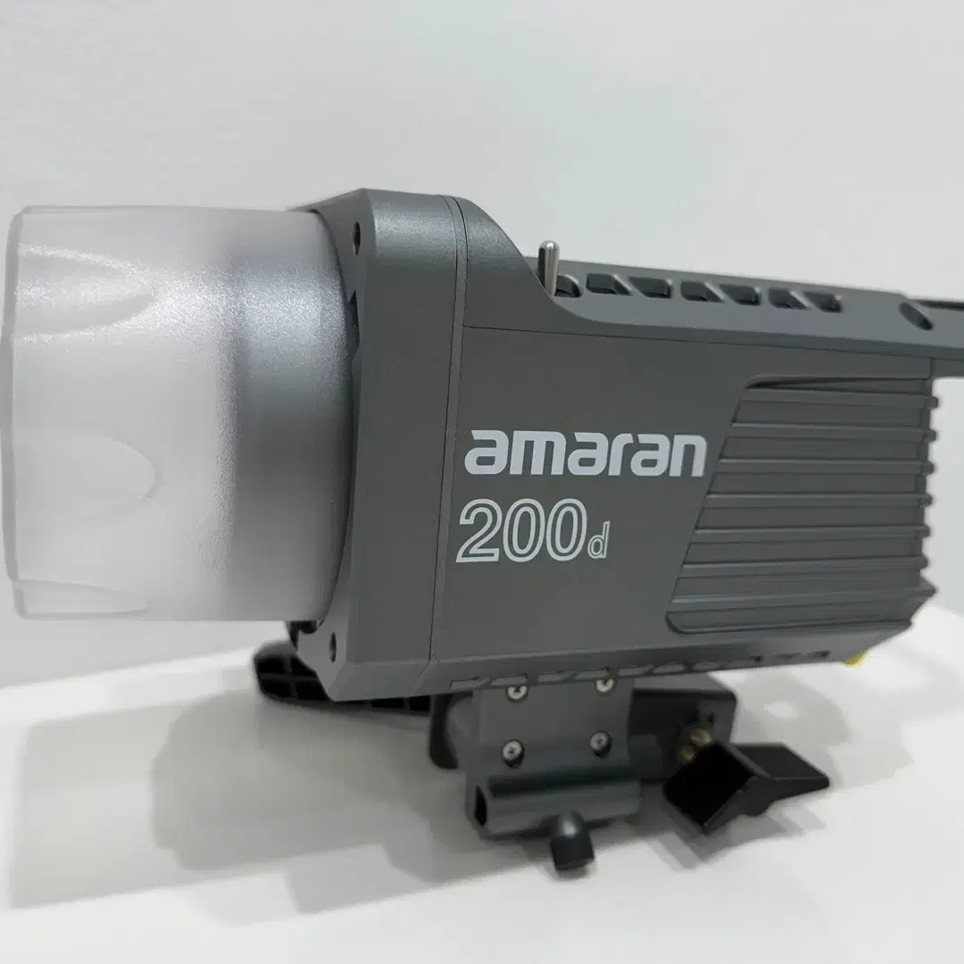 200W지속광 데이라이트 LED조명 판매합니다. amaran 200x,d