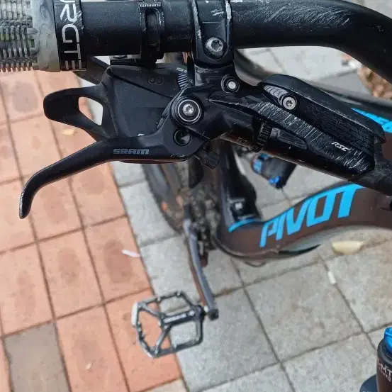 피봇 파이어버드 카본 멀렛 풀샥mtb