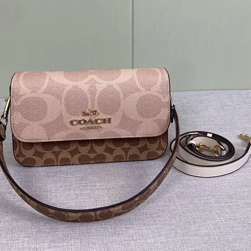 코치 COACH 12월신상 CAA83 쏠더백 Brynn 크로스백2종