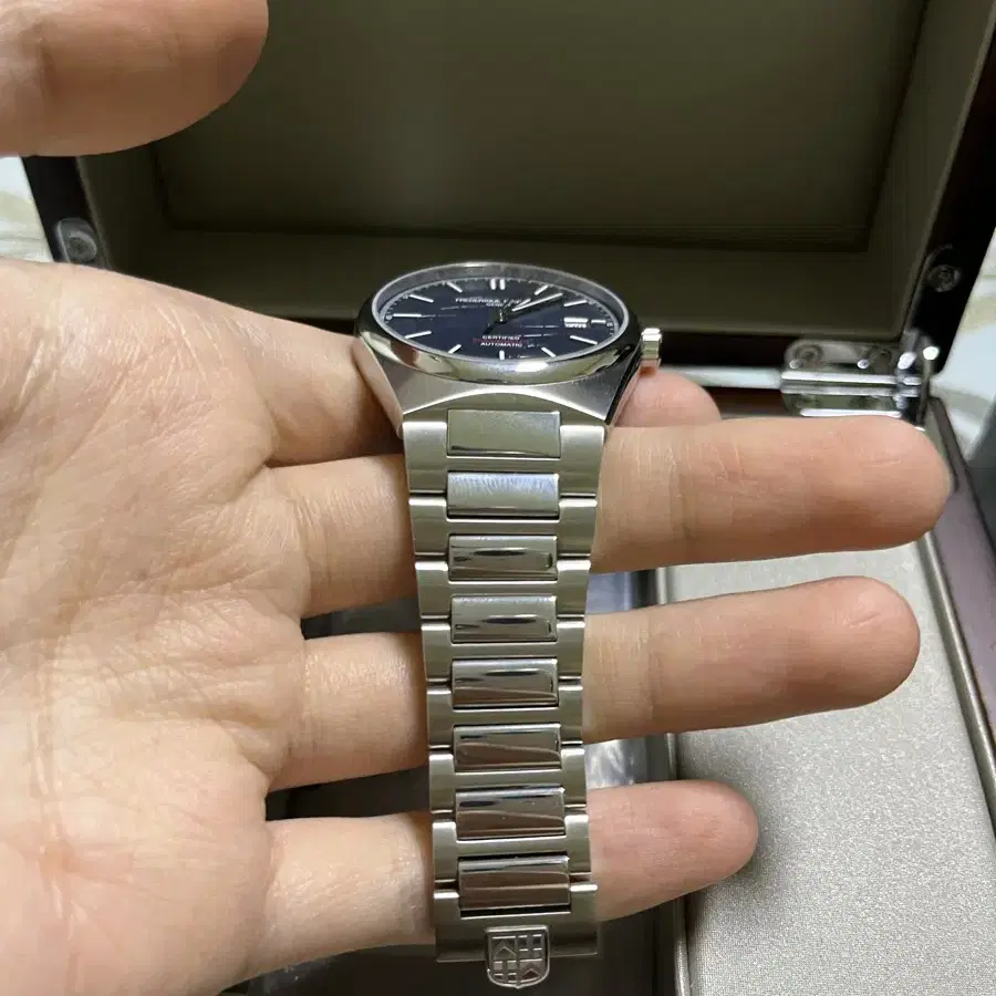 프레드릭 콘스탄트 하이라이프 39mm