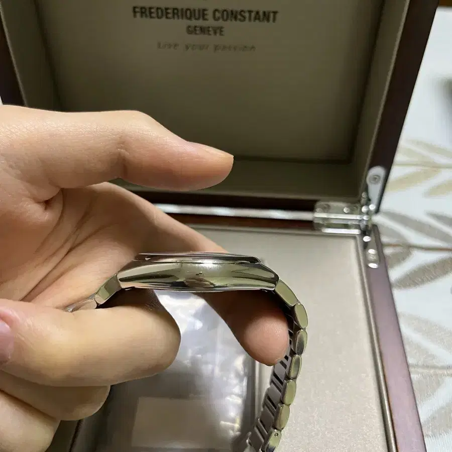 프레드릭 콘스탄트 하이라이프 39mm