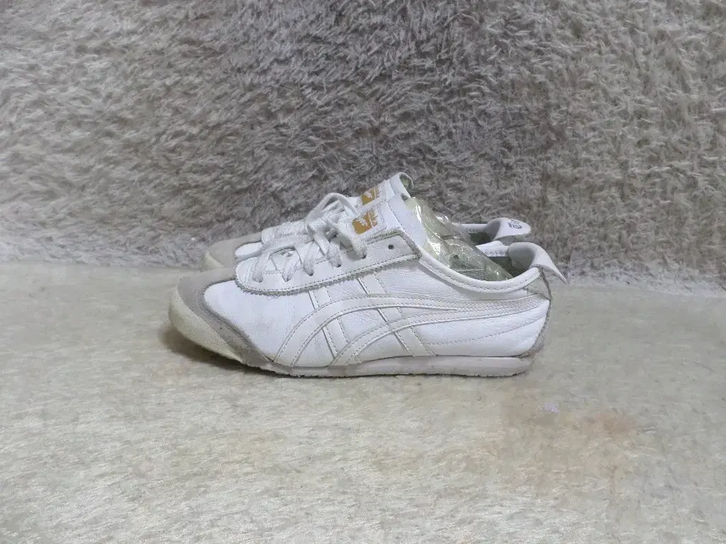 Whirligig Salvation 225 Onitsuka Tiger Mexico 66 White Sneakers Used Shoes