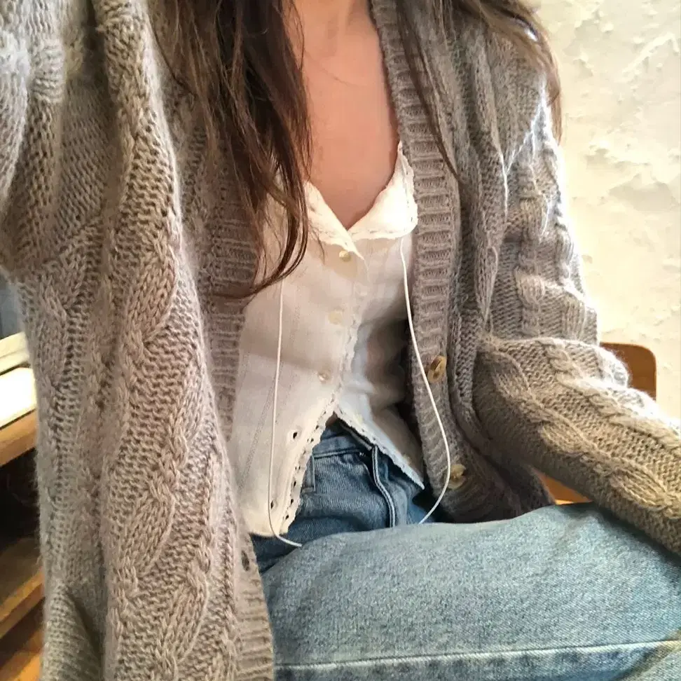 더바넷 Grey Granny Cable Knit Cardigan