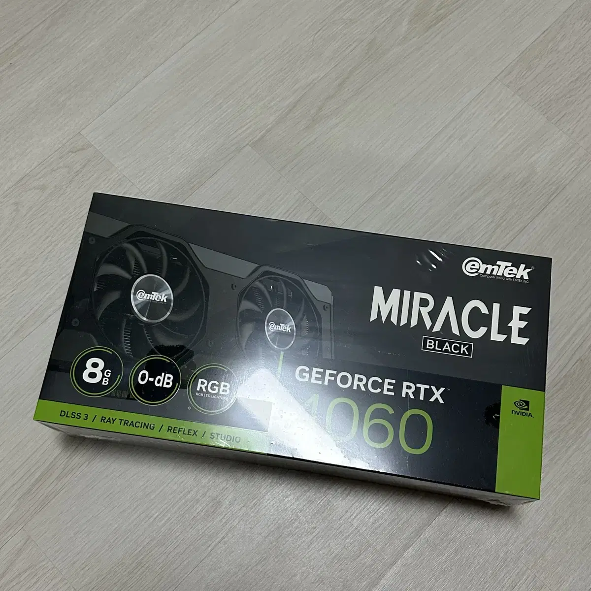 이엠텍 지포스 RTX 4060 MIRACLE BLACK D6 8GB