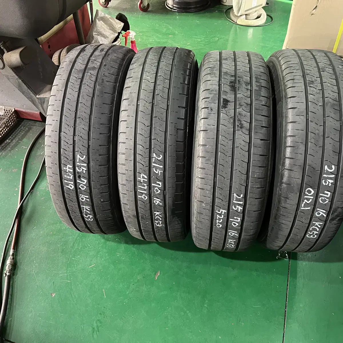 중고 215/70R16 금호 4개 팝니다.