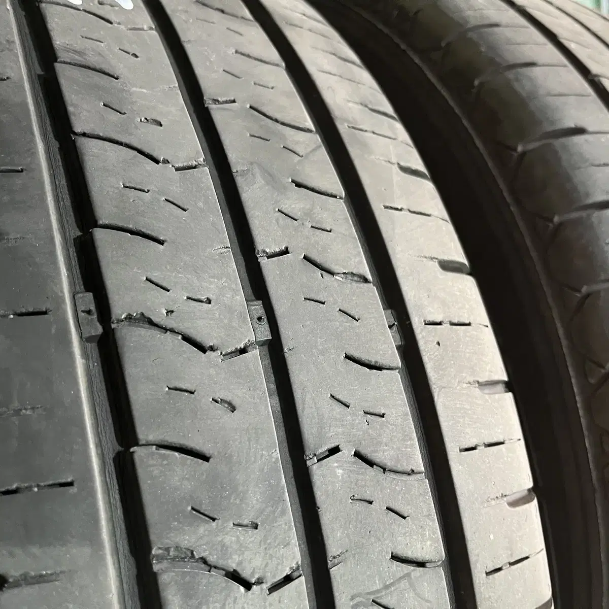 중고 215/70R16 금호 4개 팝니다.