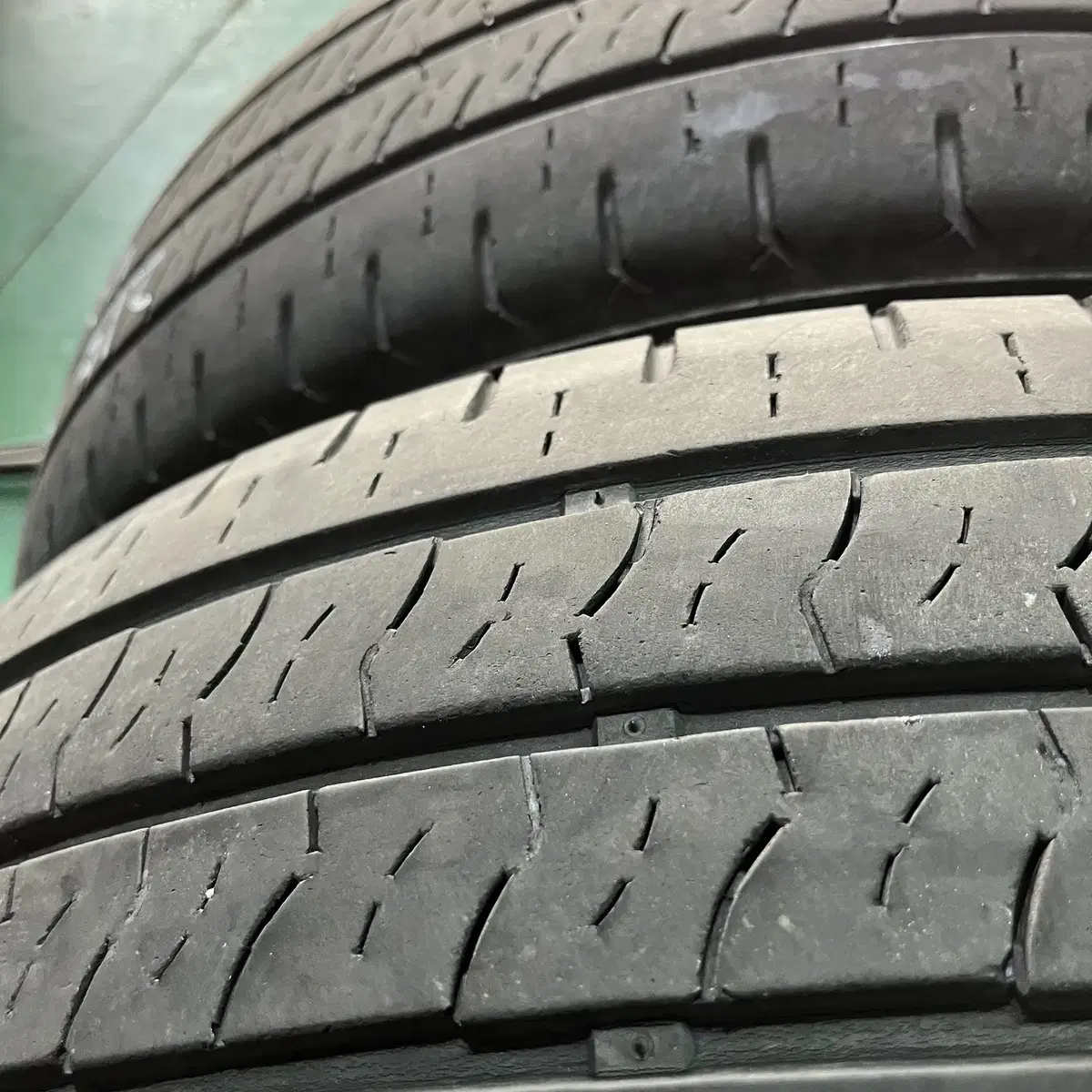 중고 215/70R16 금호 4개 팝니다.