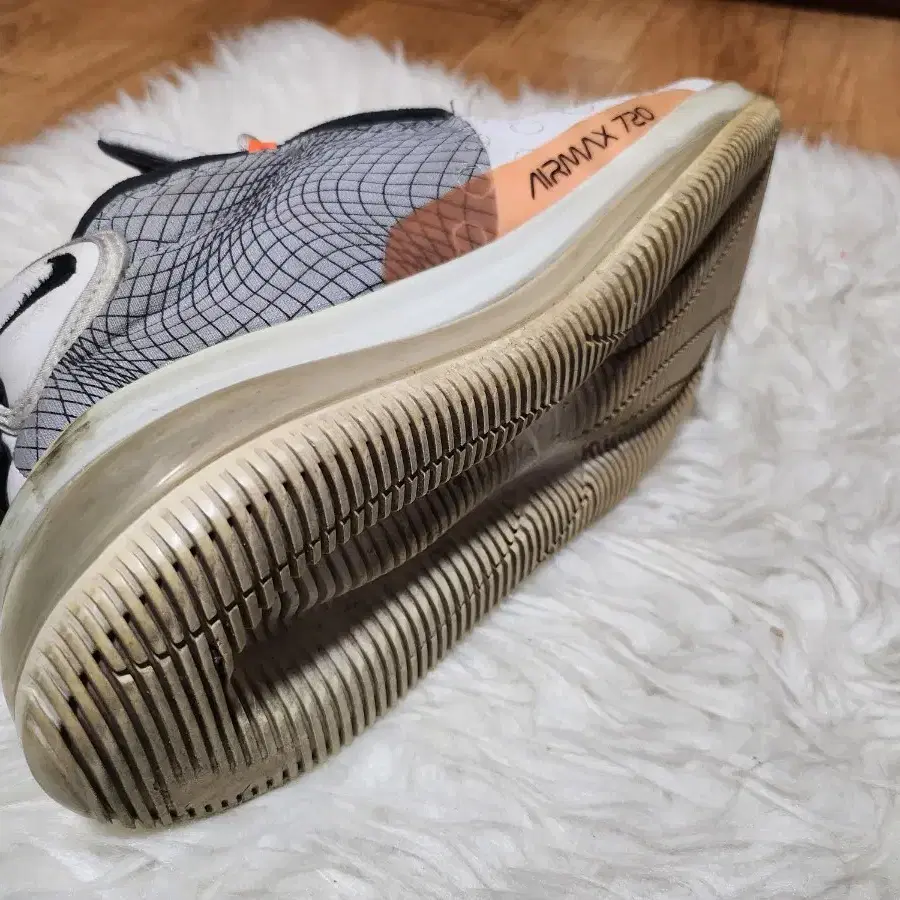 NIKE AIRMAX720나이키에어맥스720사이즈280입니다